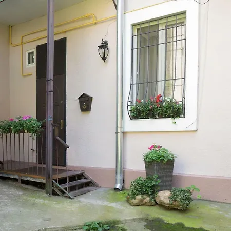 Апартаменти Cozy On Yevreiska Street *
